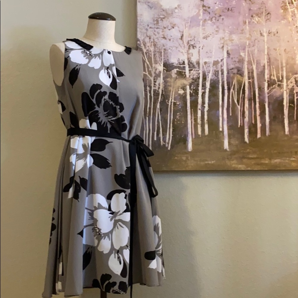 Sleeveless cocktail dress
